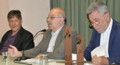 El premiat (a l'esquerra) acompanyat de Joan Badia i Gonçal Mazcuñán