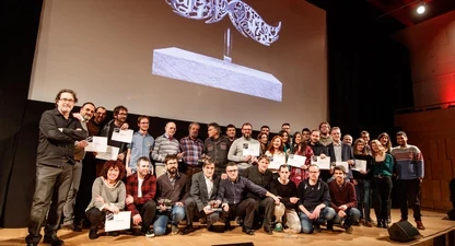 Foto de família dels guanyadors i els finalistes dels Premis Carles Rahola.
