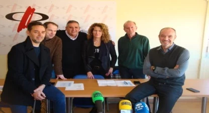 D'esquerra a dreta: Alfons Schwartz –director Onda Cero Lleida; Jordi Sebastià –UA1; Rafa Gimena –president CPCLleida; Roser Perera –delegada Catalunya Ràdio Lleida; Jesús Riverola –director RNE Lleida; i Josep Lluís Cadena –Cadena Ser Lleida.