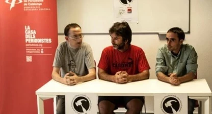 Presentació del Concurs d´Humor Gràfic en Drets Laborals a Manresa a càrrec d'Ermengol Gassiot (al centre), Francesc Sol (a la dreta) i Moisès Rial.