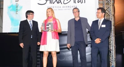 Carles Puigdemont amb Sílvia Giralt, Enric Badia i Blai Paco.