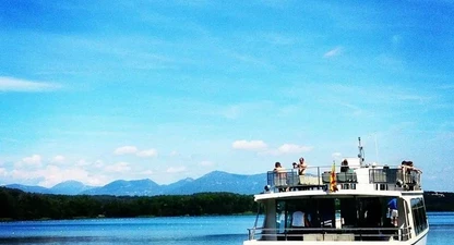 La Tirona és un catamarà elèctric no contaminant.