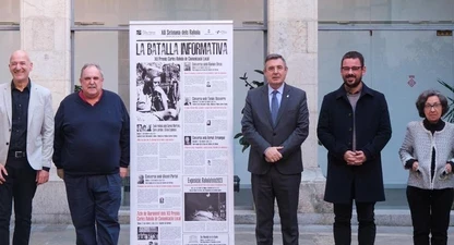 Quim Salvi, Jordi Grau, Miquel Noguer, Lluc Salellas i M.Àngels Prat, amb el cartell de la XII Setmana dels Rahola. 