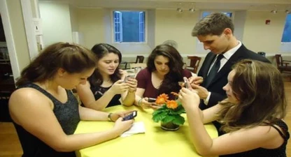 young-people-texting-smartphones-using-thumbs.jpg