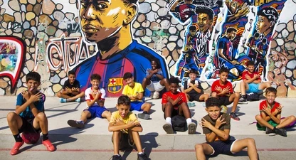 05-89-rocafonda-territorio-lamine-polideportivo-mural-de-mateo-lara.jpg