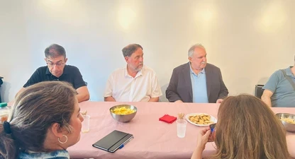 Oriol Junqueras i Jordi Grau, a l'inici del vermut "Off the record".