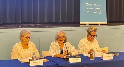La taula rodona "Hi ha biaix de gènere en el periodisme actual?", amb Angelina Salut, Marta Corcoy i Angels Bronsoms.