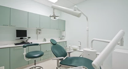 dentist-2530983-1280.jpg