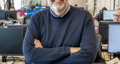 Va debutar en un programa infantil de Ràdio Joventut amb 10 anys. Cinc dècades després, Jordi Basté és el periodista més escoltat de la ràdio catalana.