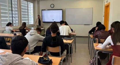 El periodista Dani Perona, en una de les sessions del programa EduMèdia.