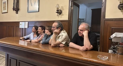 Mar Camps, Tura Soler, Gemma Busquets, Salvador Garcia-Arbós i Jordi Grau, al bar del Casino de Girona.