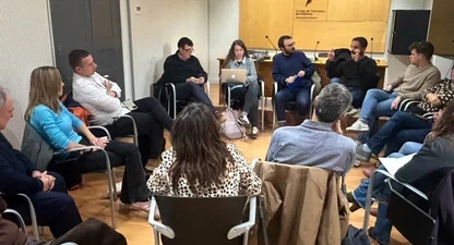 La trobada va tenir lloc a la sala Miquel Diumé del Col·legi de Periodistes de Girona. 