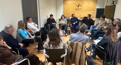 La trobada va tenir lloc a la sala Miquel Diumé del Col·legi de Periodistes de Girona. 