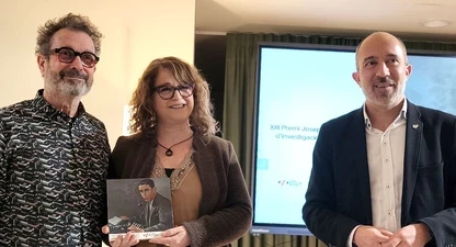 Els directors del documental, Joan Torrents i Mireia Prats, i l'alcalde de Manresa, Marc Aloy.