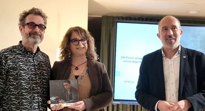 Els directors del documental, Joan Torrents i Mireia Prats, i l'alcalde de Manresa, Marc Aloy.